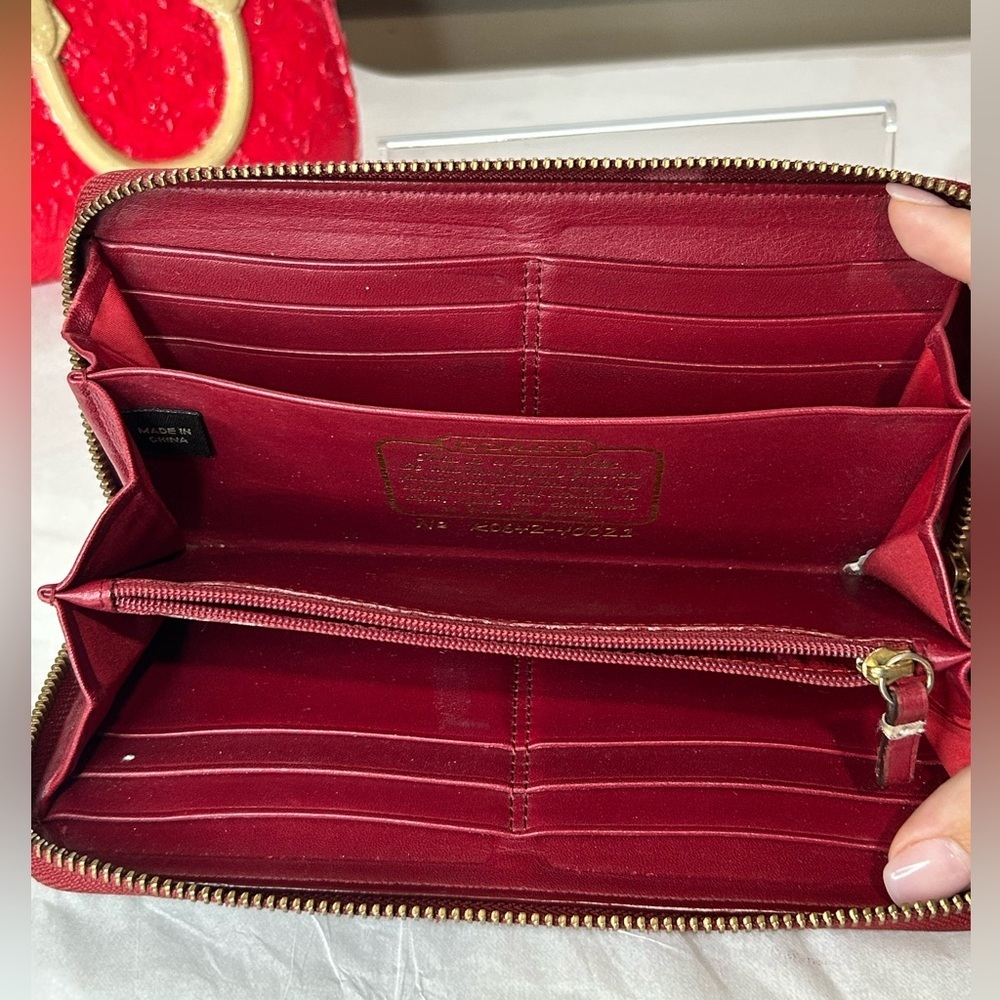 EUC Coach Signatire brown and burgundy wallet - Picture 2 of 7